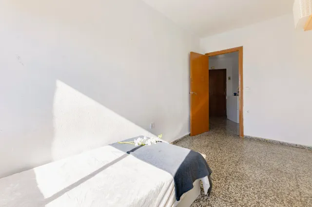 Piso con gran balcón en Avenida Burjasot — 35