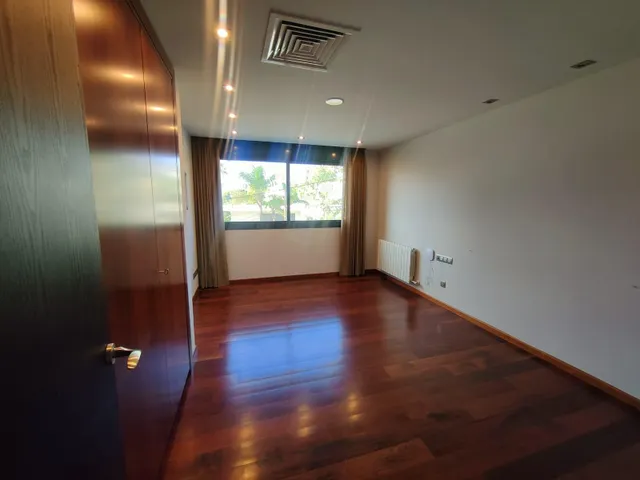Exclusiva villa de lujo en Ciutat Diagonal, Esplugues de Llobregat, con vistas panorámicas a Barcelona y al mar — 44