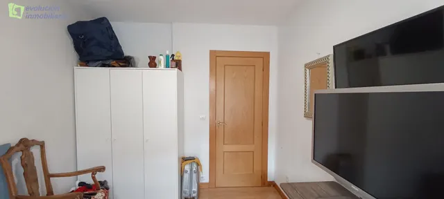 Se vende piso en calle San Isidro - Burgos — 14