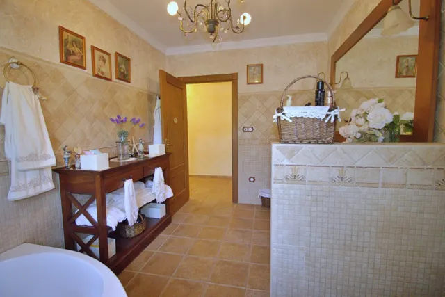 Impresionante Chalet en Valverde — 26
