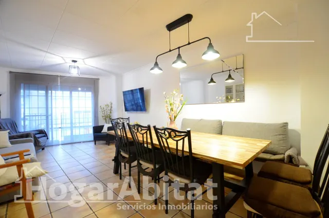 AMPLIA CASA CON TERRAZA Y GARAJE CERCA DE LA PLAYA - foto 5
