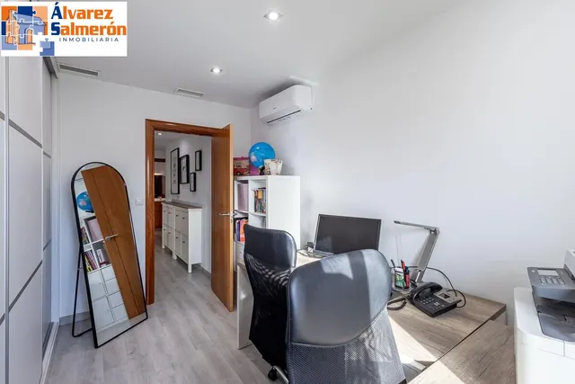 Amplia casa de 182 m2 con patio, gran sótano y a menos de 5 minutos del metro — 26