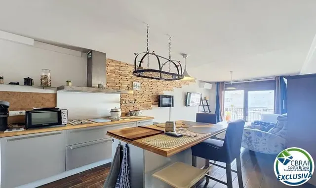 Apartamento con vistas al canal, terraza y parking en Empuri - foto 3