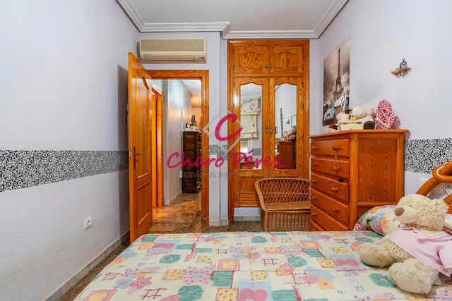 Vivienda en esquina lista para entrar a vivir en Aguadulce centro, zona Pedro Muñoz Seca. — 24