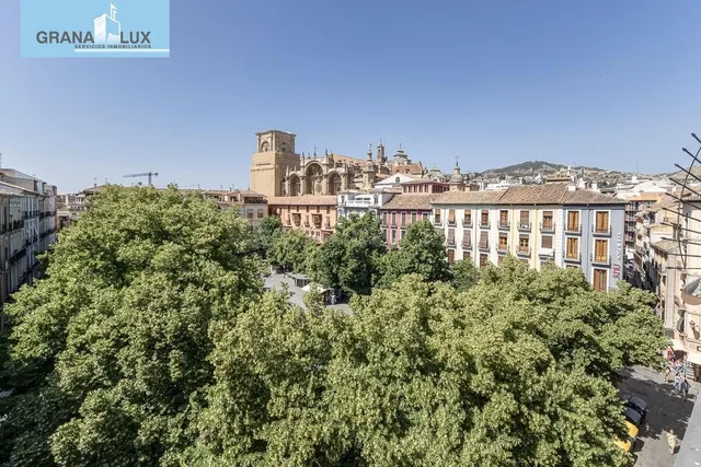Exclusivo Piso Dúplex en el Corazón de Granada — 4