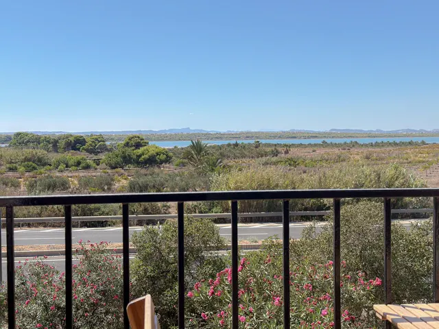 Espléndido apartamento reformado, tipo Loft con 1 dormitorio y terrazas con impresionantes vistas a la laguna rosa (450 m de playa) — 18