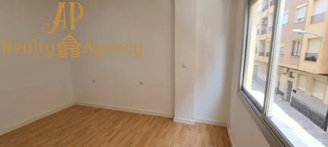 Piso exterior con balcón, trastero y posibilidad de 3 dormitorios en Elda — 9