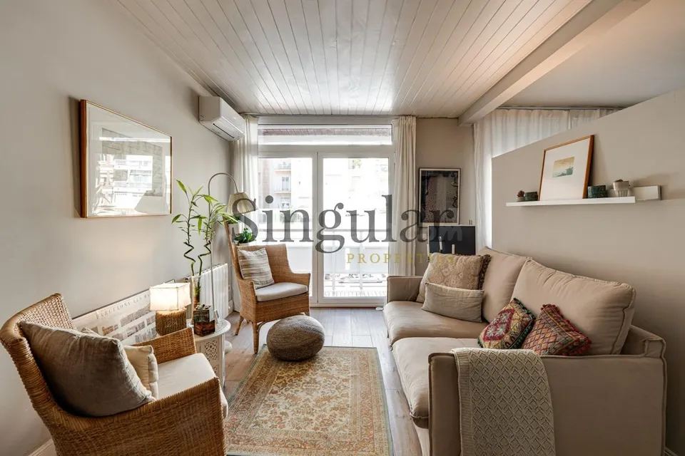 Turó Park – Mestre Nicolau | 70 m2 reformados con balcón y suelos de roble