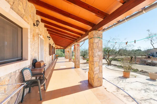 Exclusiva finca rústica con residencia unifamiliar y vistas  - foto 3