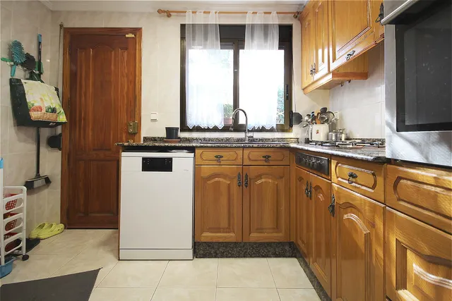 AMPLIO CHALET INDEPENDIENTE EN VENTA EN SIERRA PERENCHIZA — 18