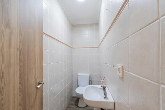 CHALET independiente con piscina privada y parcela segregable de 809 m2 en Torreta Florida — 41