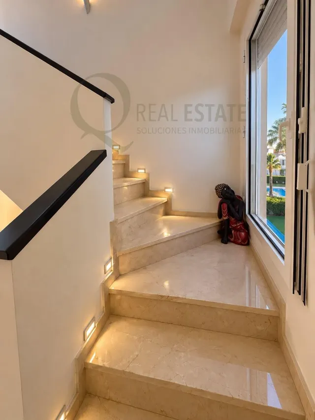 Exclusivo chalet adosado en Alicante golf, playa de san juan con piscina, terrazas y garaje — 8