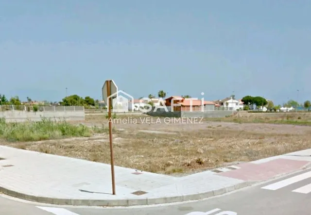 Solar urbano esquinero en segunda línea de playa - foto 3