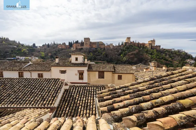 GRAN CASA EN ALBAICÍN BAJO. — 2
