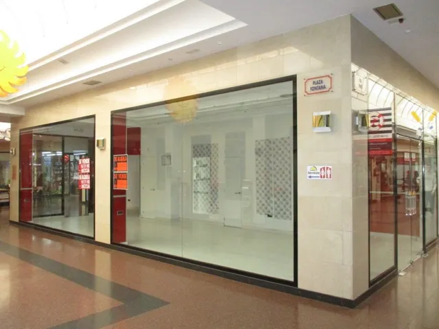EXCELENTE LOCAL COMERCIAL EN GALERIAS RAMBLA CENTRO — 7
