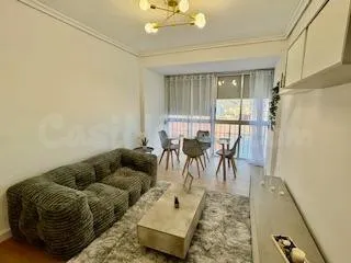 Piso reformado con ascensor de tres dormitorios junto al par - foto 4