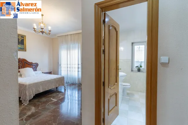 Casa en esquina en venta en Las Gabias — 26