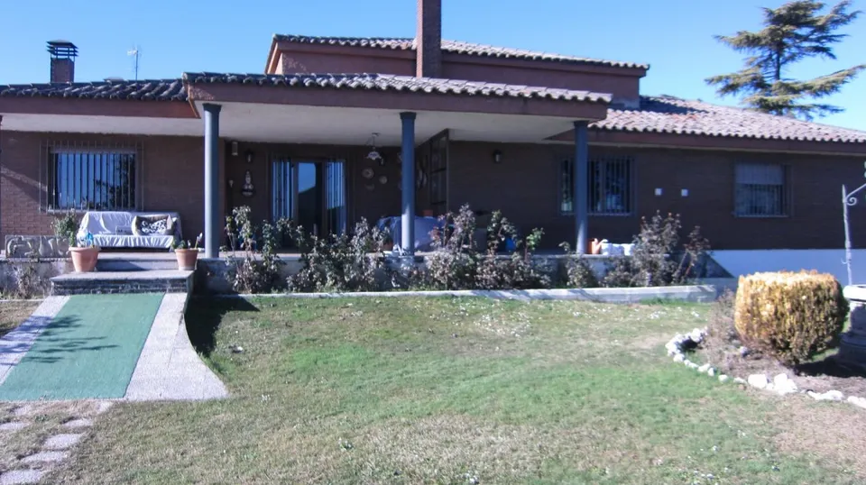 URBANIZACION LA MINA, SE VENDE CHALET