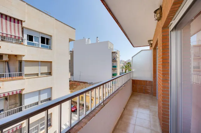 UN ACOGEDOR APARTAMENTO EN EL CENTRO DE TORREVIEJA — 11