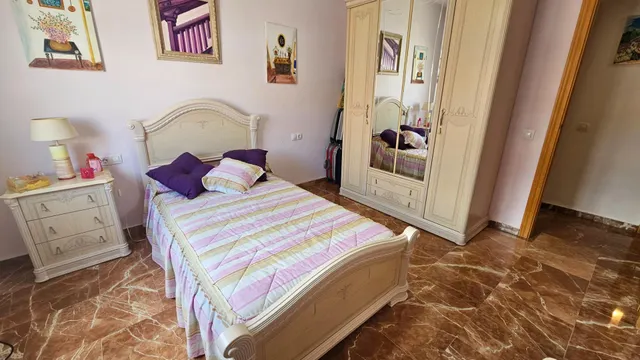 Adosado con vistas al Castillo y piscina comunitaria — 19