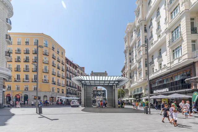 PISO EN FUENCARRAL, TOTALMENTE EQUIPADO Y CON RENTABILIDAD DEL 3,7 % — 28