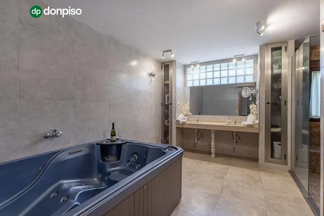 Chalet independiente con pozo propio y placas solares — 13
