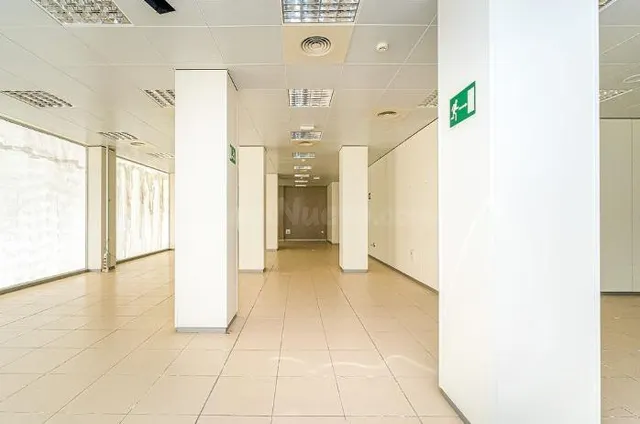 Local comercial 418m² en alquiler - Gran avenida - foto 4
