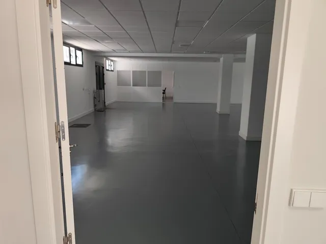 Nave en Poligono de Las Quemadas totalmente reformada y perfectamente instalada para uso mixto de oficinas y almacen — 36