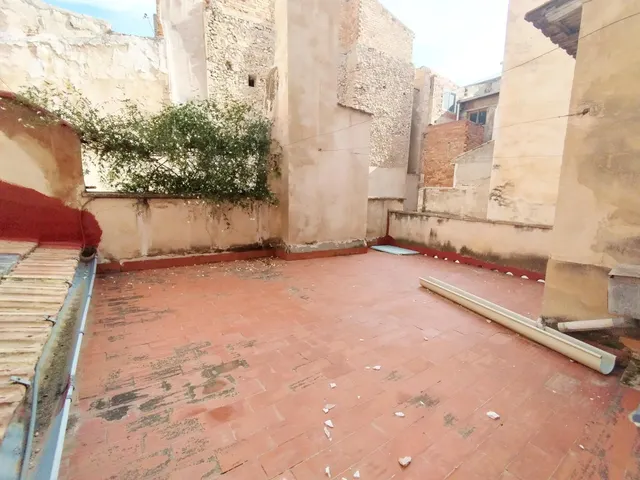 SE VENDE CASA INDEPENDIENTE EN NOVELDA — 30