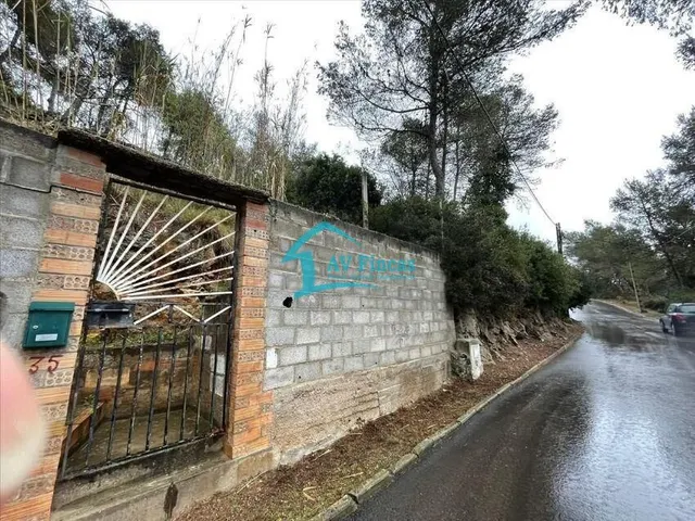 TERRENO URBANO EN VALLIRANA (Barcelona). — 2