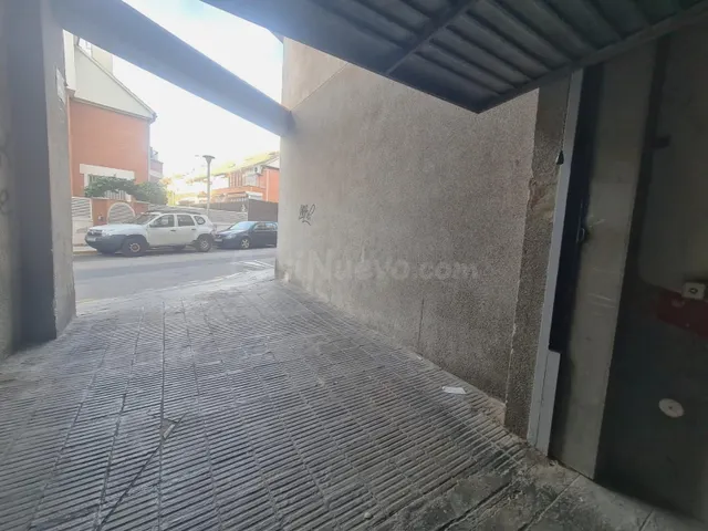 ¡Tu plaza de parking ideal te espera en Camí Reial, El Vendr - foto 3