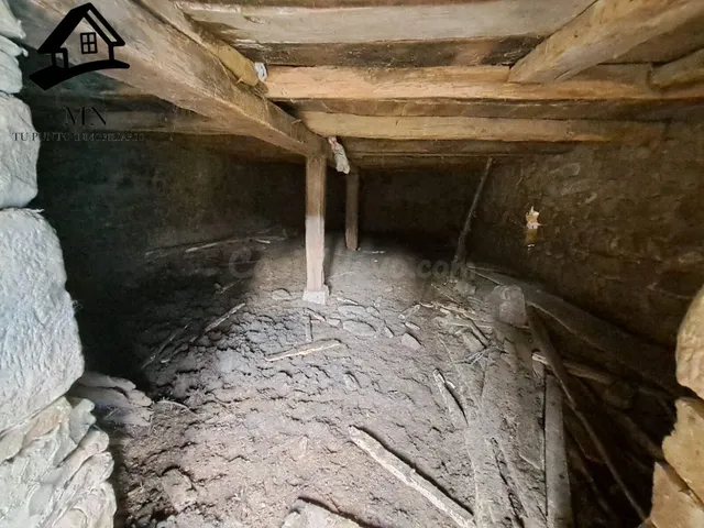 VENTA DE CONJUNTO DE 2 CABAÑAS PASIEGAS CON FINCA - foto 4