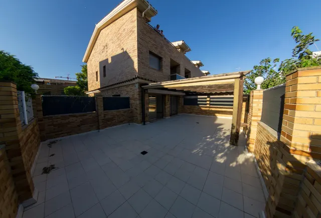 CASA ESQUINERA DE 5 habitaciones EN BARENYS — 47