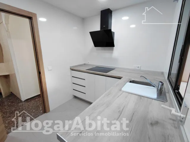 Amplitud y confort a estrenar en este luminoso piso reformado con balcón y ascensor — 11