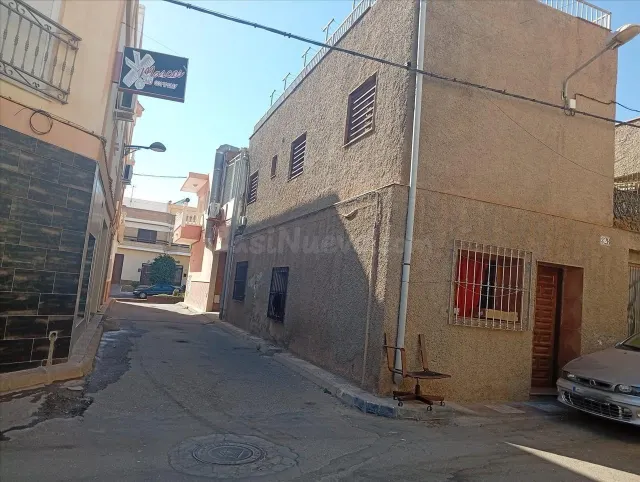SE VENDE LOTE DE 5 PISOS + 2 TRASTEROS OKUPADOS en Calle SAN