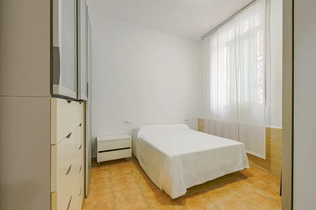 BAJO CON DISTRIBUCIÓN DE VIVIENDA Y PATIO EN GRAU DE VALENCIA — 29