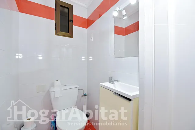 Precioso ático dúplex, impecable y luminoso, todo amueblado y en pleno centro histórico — 30