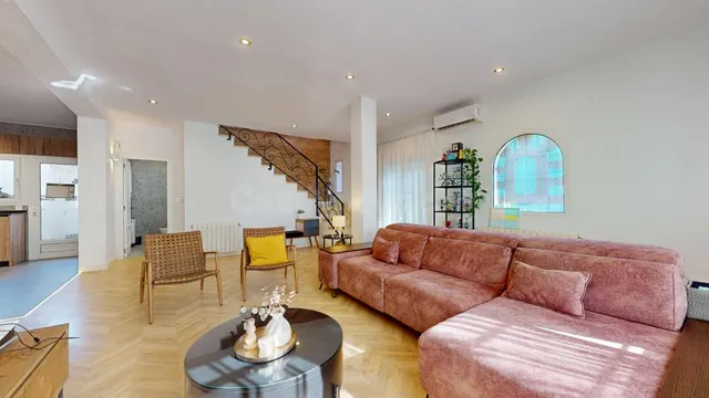Exclusivo chalet independiente con jardín y excelentes espac - foto 3