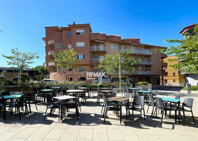 Bar - Restaurante a la venta en el centro de Roses con terra - foto 5