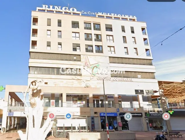 Locales y oficinas en el Centro Comercial La Ciel.