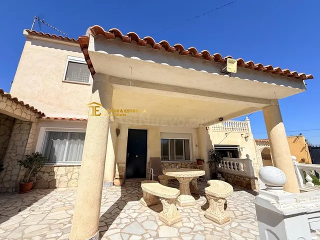 MARAVILLOSO CHALET DE 4 DORMITORIOS EN TORRECILLA — 4