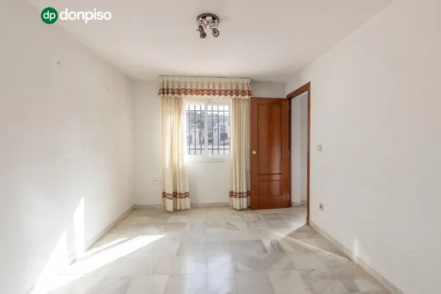 Exclusiva vivienda con piscina en la zona del Serrallo con piscina comunitaria — 40
