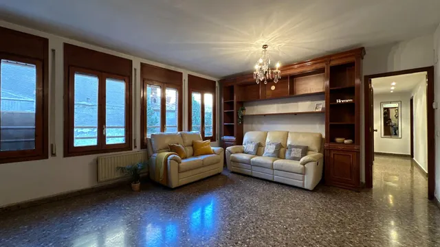 Exclusiva vivienda de 4 dormitorios con amplia plaza de garaje en pleno centro de Zaragoza — 23