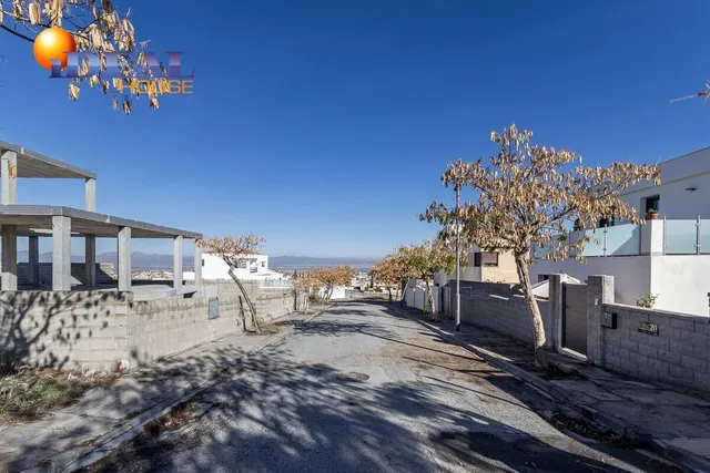 Parcela exclusiva con estructura de Chalet independiente y piscina en Urb. El Montecillo, Las Gabias — 9