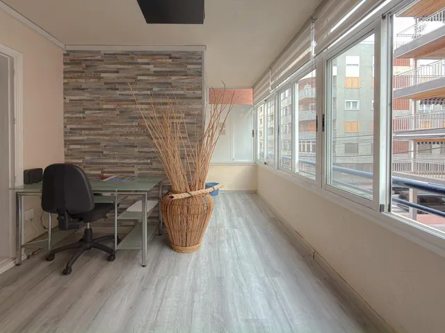 Acequion! Impresionante apartamento reformado con diseño vanguardista y toques rústicos + Enorme terraza con vistas laterales al mar y piscina comunitaria (150 mts playa) — 12