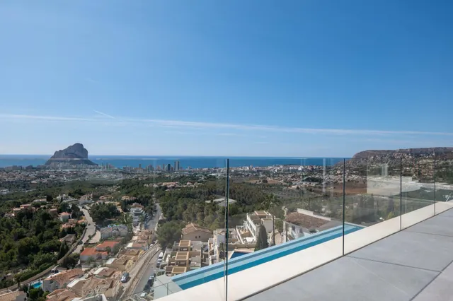 Villa de reciente construcción con vistas panorámicas — 38