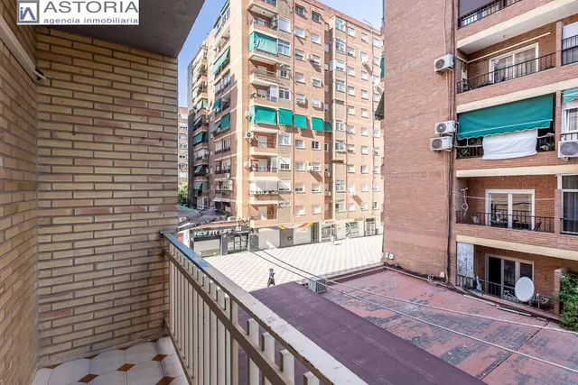 Piso de 3 dormitorios con terraza en plena zona Fontiveros — 4