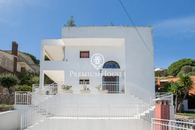 Espectacular Casa en Alella con Vistas al Mar y Dos Vivienda - foto 2