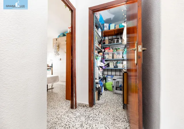 En Venta Piso de 4 dormitorios con ascensor, ideal para reformar a tu gusto. — 18
