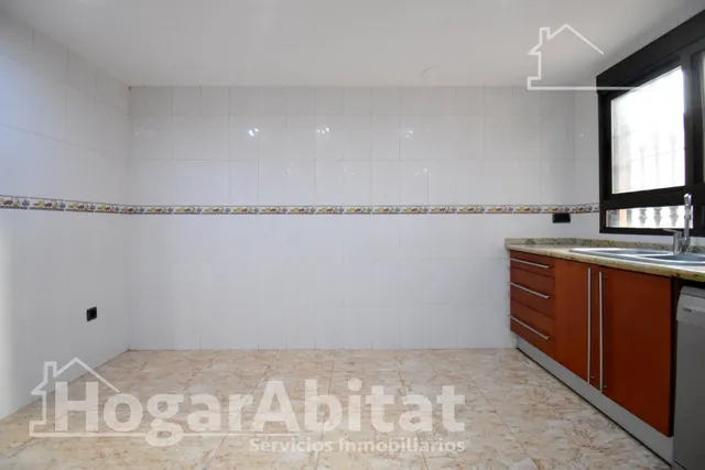 Espacio familiar y comodidad absoluta en este piso totalmente exterior con garaje privado cerrado — 12